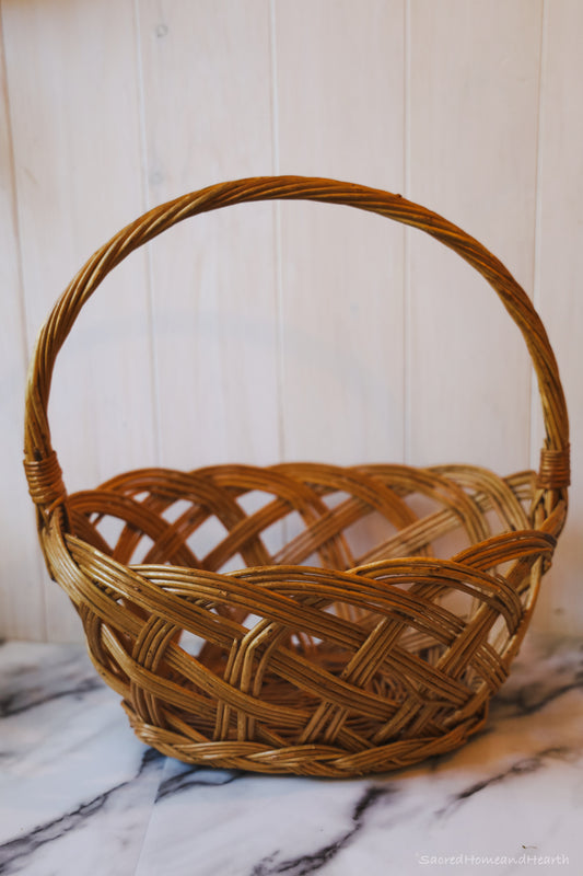 Basket with handle