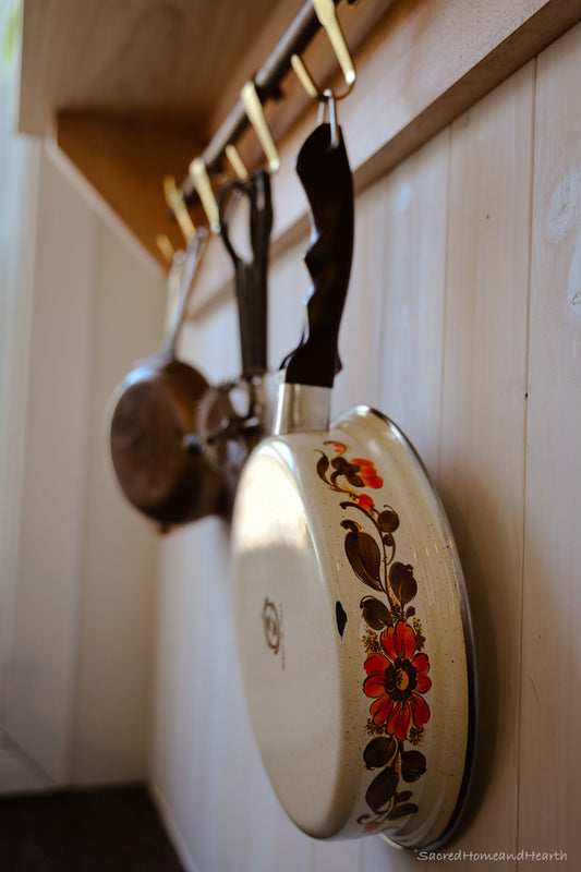 Vintage floral pan